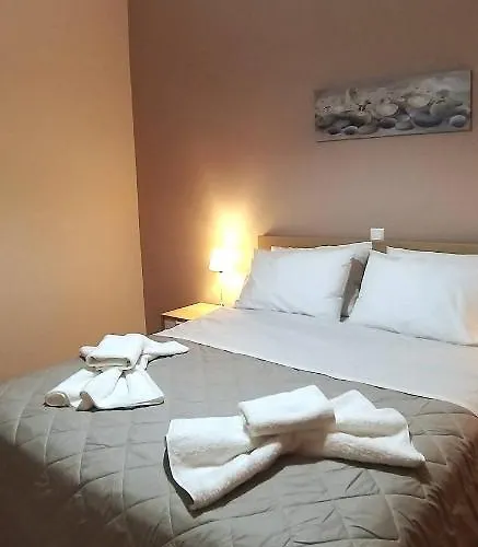 Modern Home, 6' From The Metro