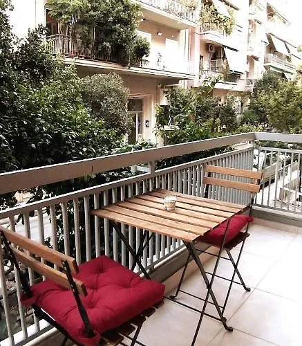 Modern Home, 6' From The Metro